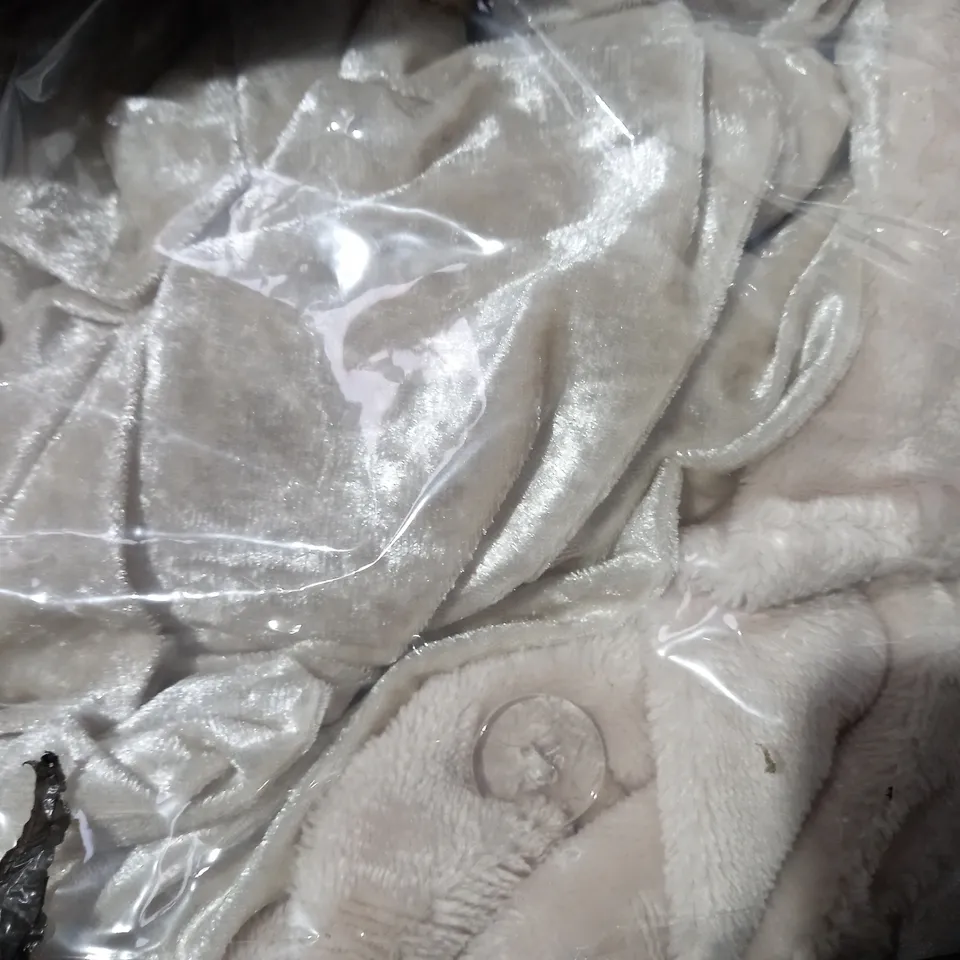 COZEE HOME KING SIZED VELVET DUVET COVER IN CHAMPAGNE COLOUR