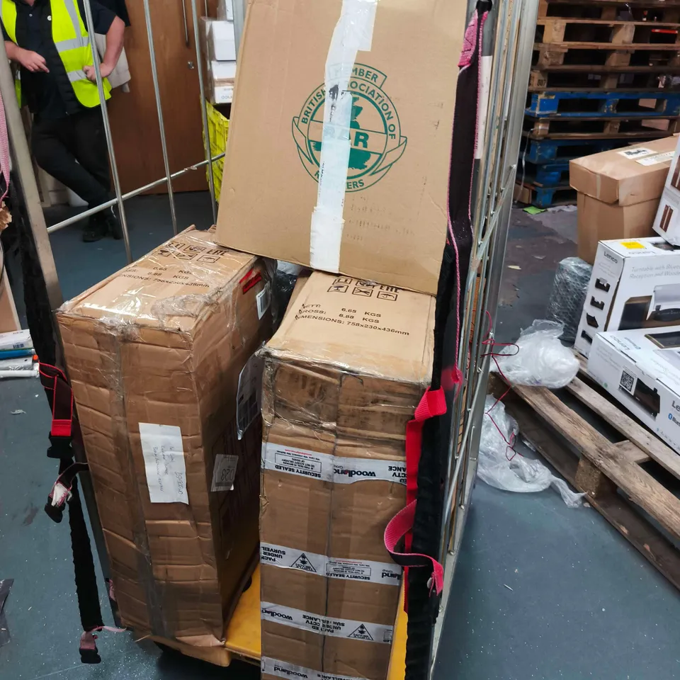 LOT OF APPROXIMATELY 10 ASSORTEDS LENCO AUDIO ITEMS TO INCLUDE VARIOUS MODELS OF TURNTABLES AND SPEAKERS