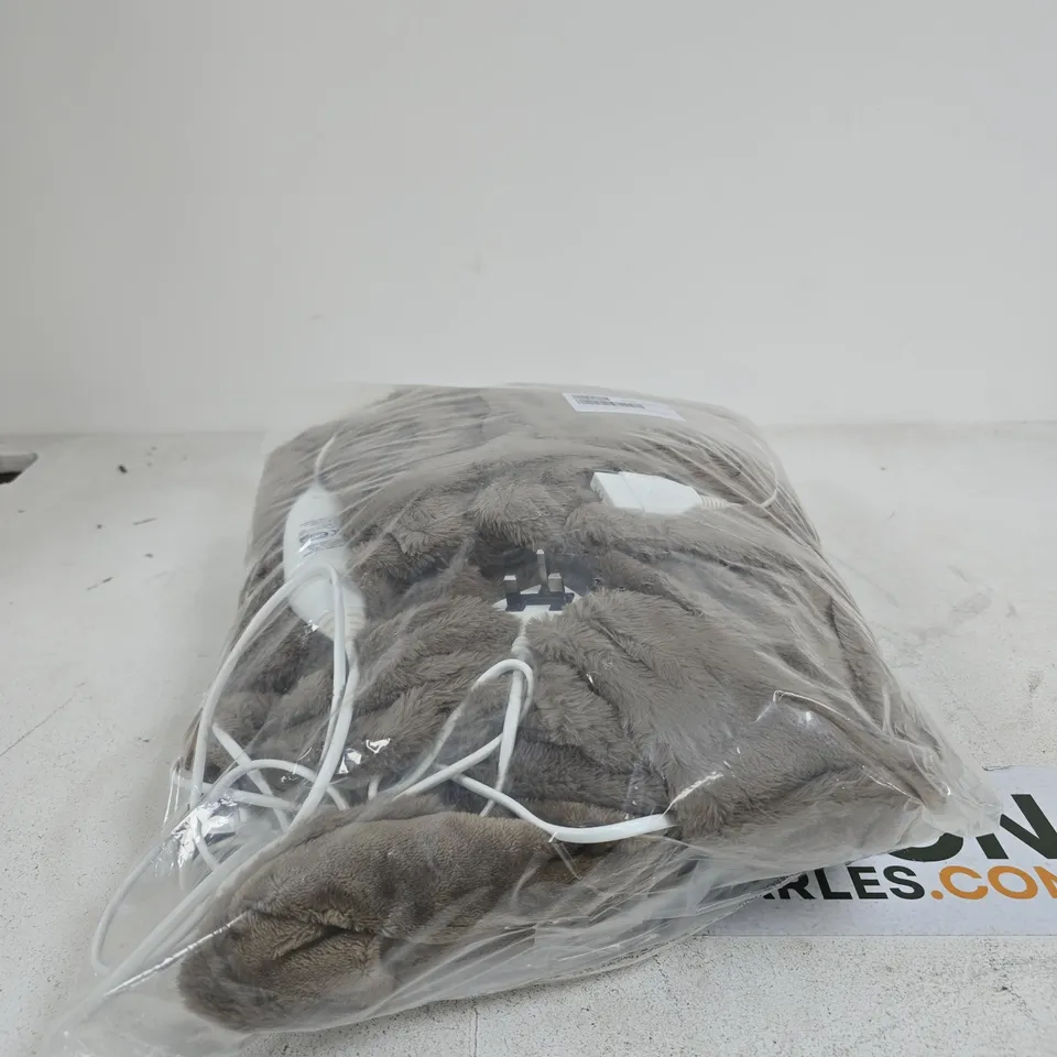 COZEE HOME LUXURY FAUX FUR HEATED THROW DARK GREY