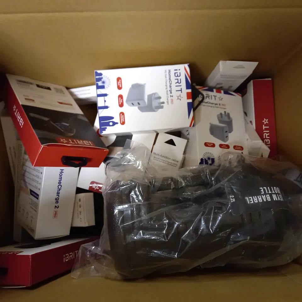BOX OF APPROX 10 ITEMS INCLUDING BRITFIT HOMECHARGE 2 PLUG, IBRIT RANGER TQ AND MULTI FUNCTION CABLE