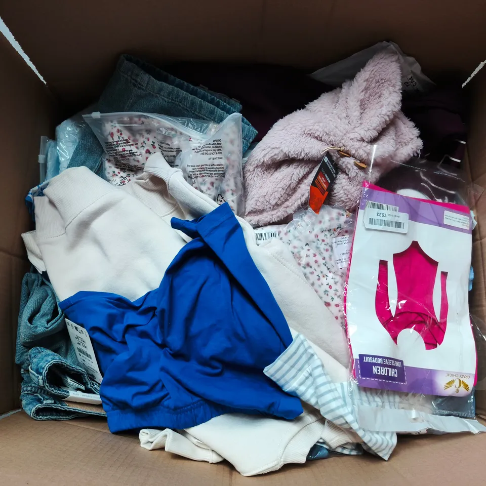 APPROXIMATELY 30 ASSORTED KIDS CLOTHING ITEMS IN VARIOUS STYLES, SIZES & COLOURS 
