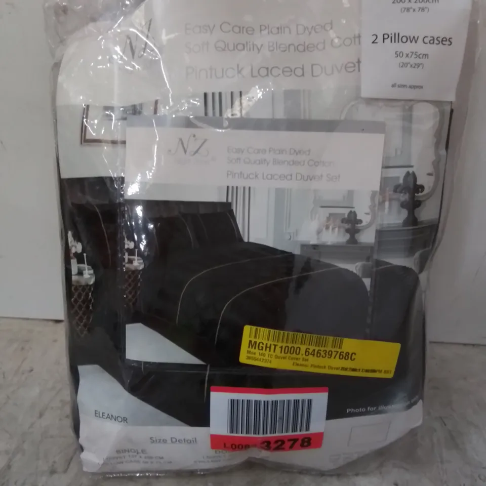 BAGGED MOE 140 TC DUVET COVER SET, BLACK // SIZE: DOUBLE 