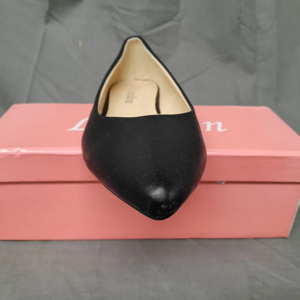 BOXED PAIR OF DESIGNER CLOSED TOE SLIP-ON SHOES IN BLACK EU SIZE 36