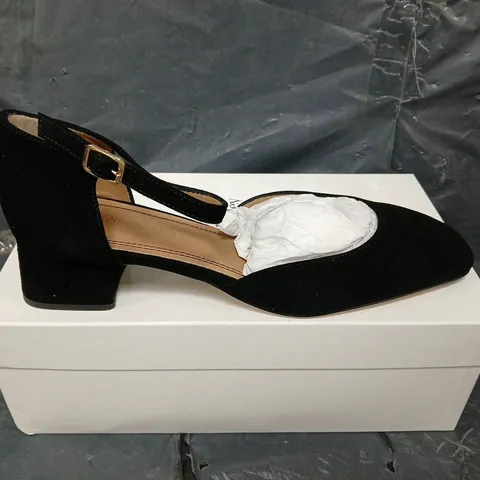 BOXED RUSSELL AND BROMLEY ESME SHOES - UK SIZE 41