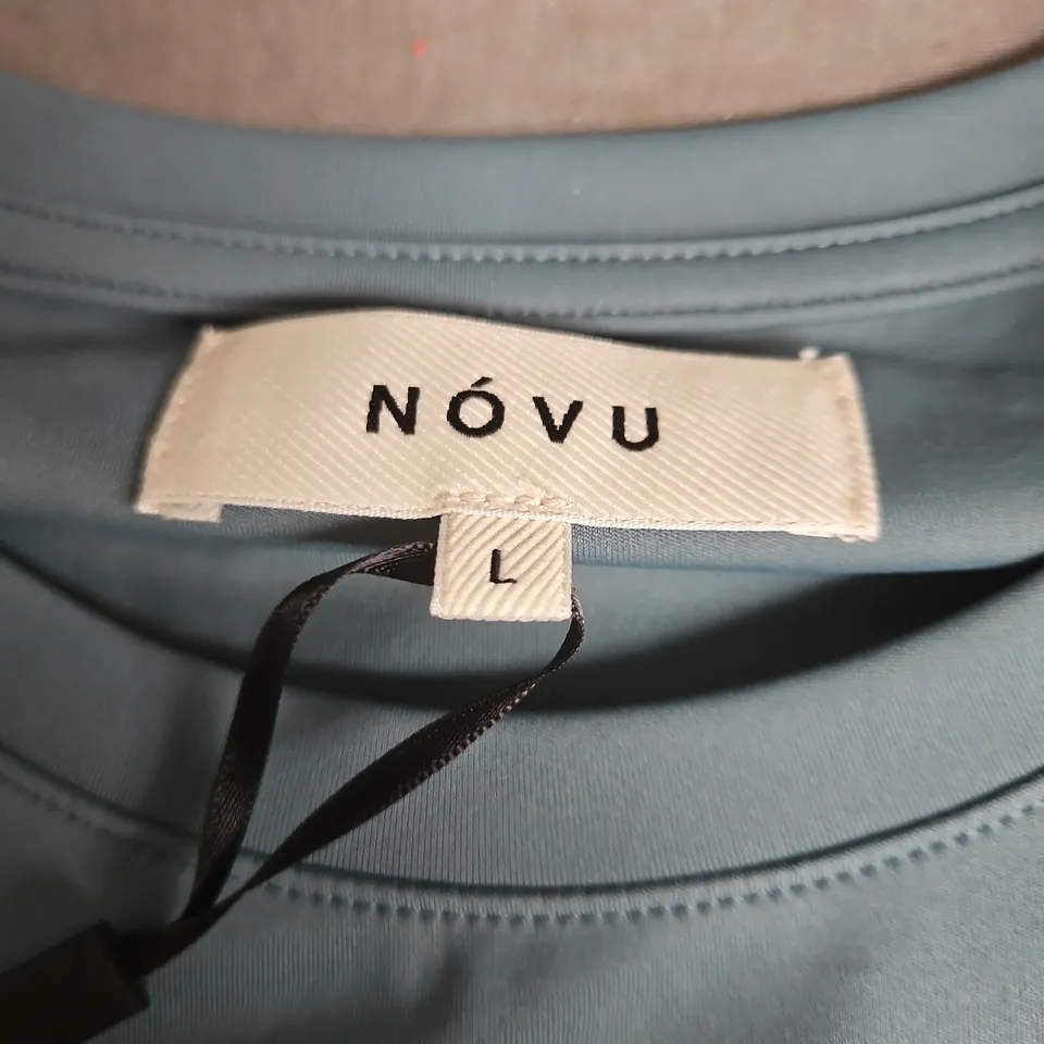 NÓVU LUXE T‑SHIRT – PETROL, SIZE L