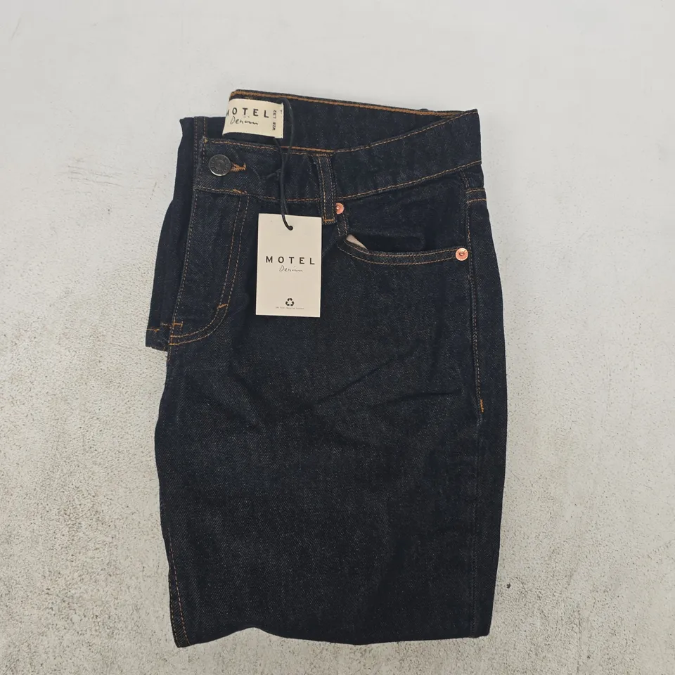 MOTEL LOW RISE RIGID FLARE JEANS IN INDIGO SIZE W28/L32