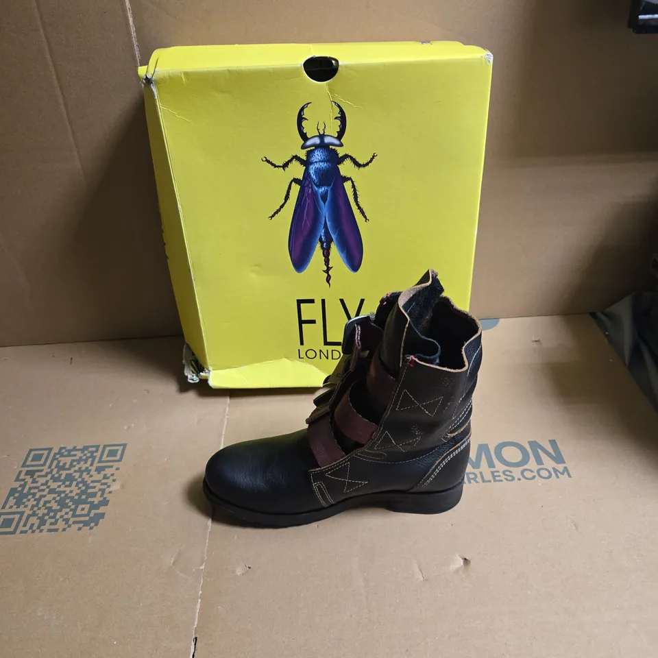 FLY LONDON BOOTS – BLACK LEATHER ANKLE BOOTS WITH BURGUNDY STRAPS - EUR SIZE 36