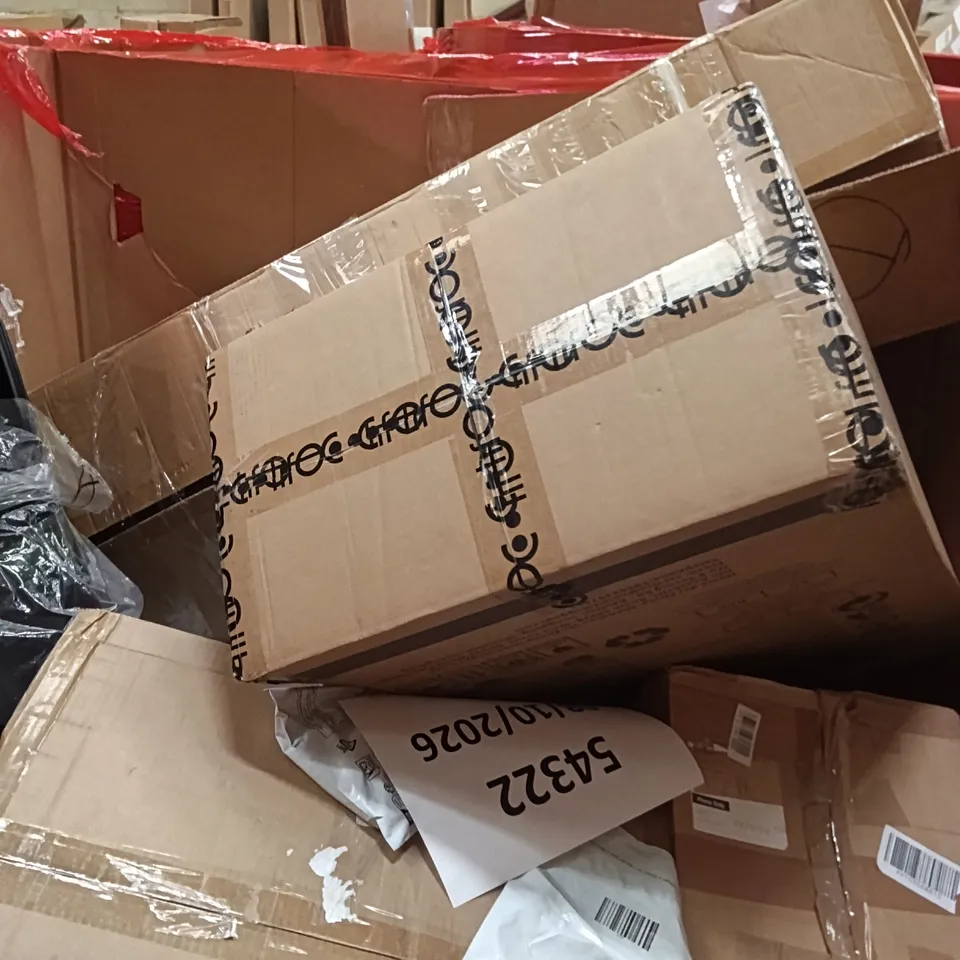 PALLET OF ASSORTED ITEMS INCLUDING - DOG BED, LOUNGE BLOW UP CHAIR, WREATH DOOR HANGER 