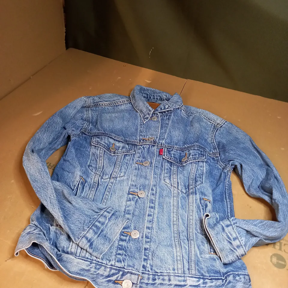 LEVI DENIM JACKET SIZE XS 