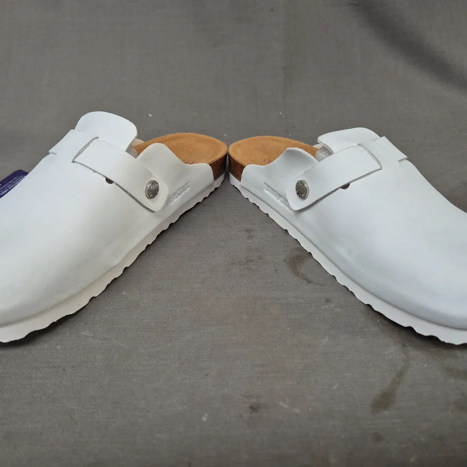 BOXED PAIR OF BIRKENSTOCK BOSTON BS SHOES IN WHITE UK SIZE 8