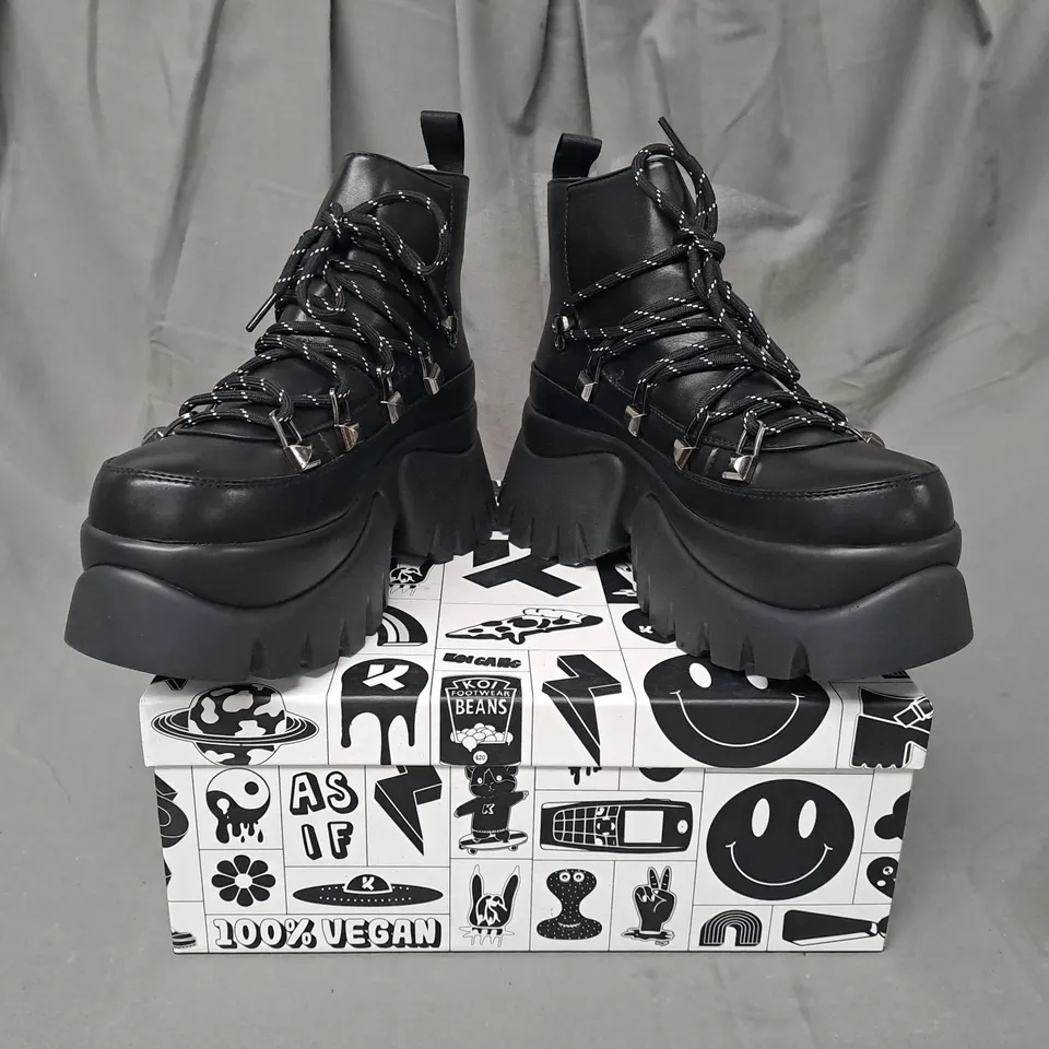 BOXED PAIR OF KOI VEGAN SIGMAR CHUNKY HIKING BOOTS IN BLACK UK SIZE 6
