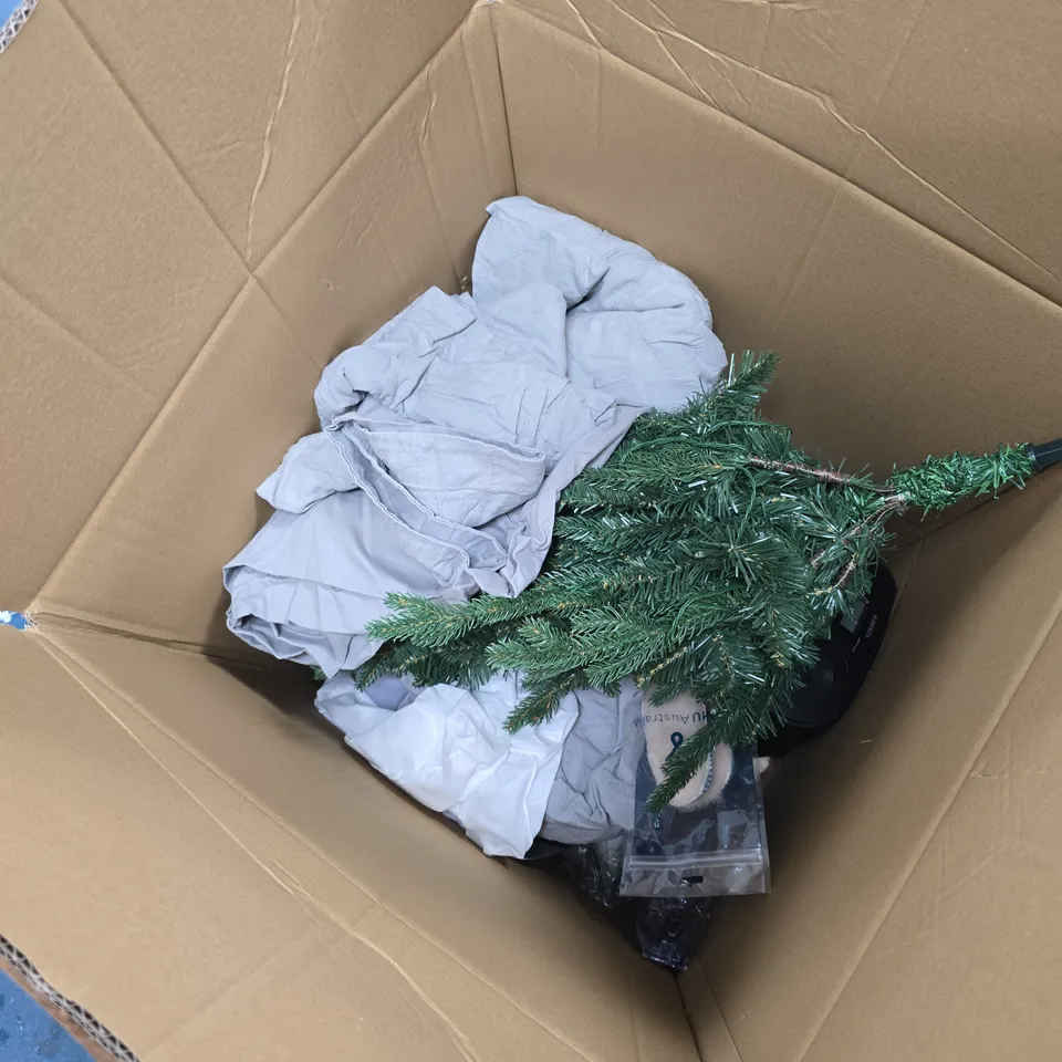 BOX OF APPROXIMATELY 15 HOUSEHOLD ITEMS TO INCLUDE: GREEN CONTAINER, GREEN BEDDING AND GREY THROW