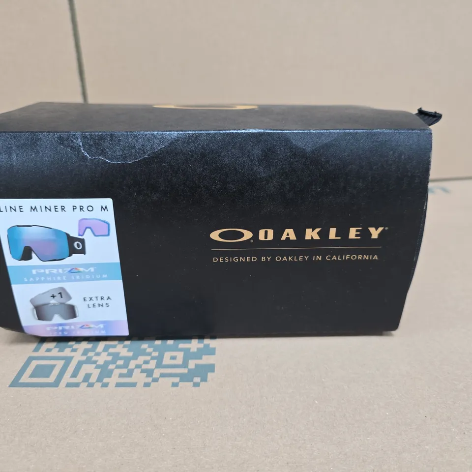 OAKLEY LINE MINER PRO M MATTE BLACK GOGGLES WITH PRIZM SAPPHIRE IRIDIUM LENSES (EXTRA LENS: PRIZM ICED IRIDIUM)