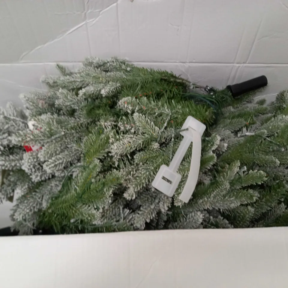 BOXED SANTA'S BEST 116 FUNCTION PRE-LIT DELUXE SPRUCE CHRISTMAS TREE - SNOW KISSED 5FT