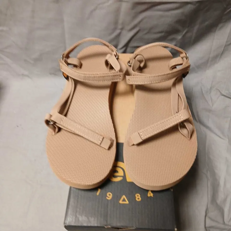 TEVA WOMEN'S ORIGINAL UNIVERSAL SLIM SANDALS – BEIGE (US 7 / UK 5 / EU 38)