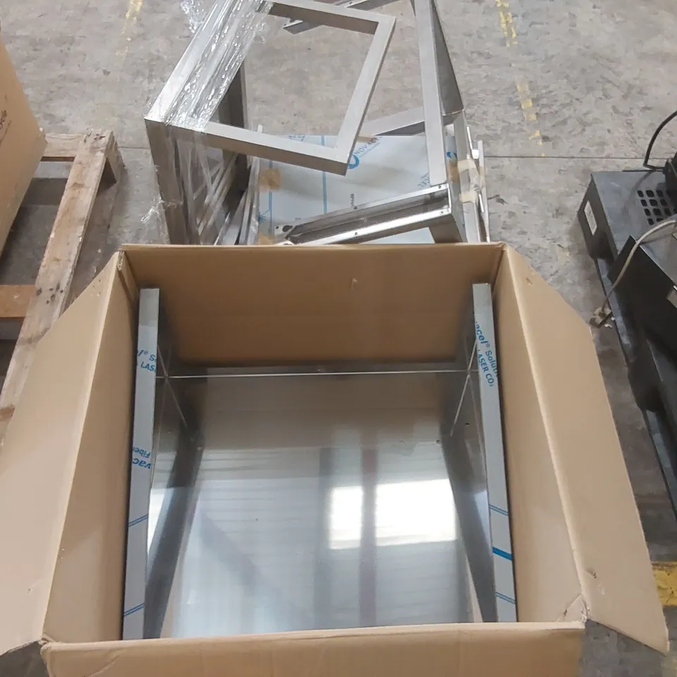 PALLET OF ASSORTED STAINLESS STEEL CATERING ITEMS INCLUDING: GRILL WALL BRACKET, LINCAT BENCH STAND ECT