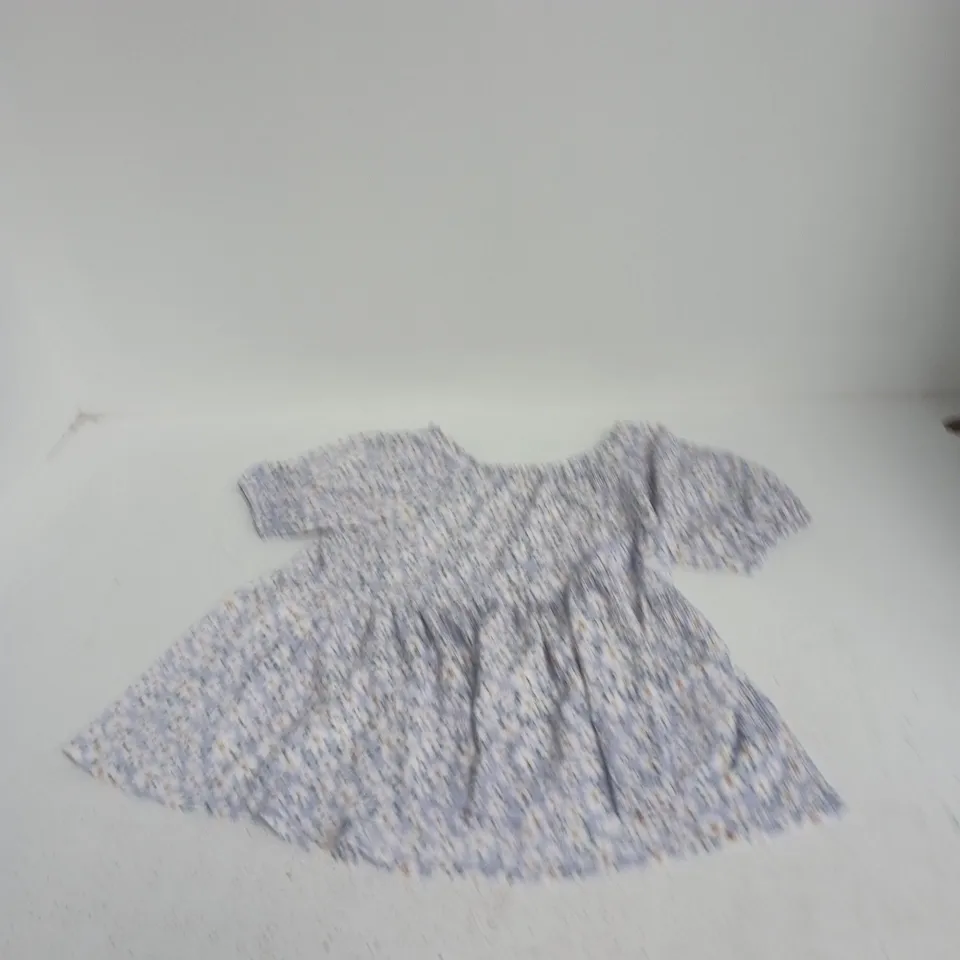 BOX OF APPROXIMATELY 20 ASSORTED CLOTHING TO INCLUDE: NUTMEG DRESS
