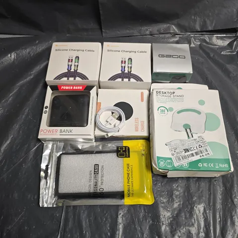 APPROXIMATELY 8 ASSORTED ELECTRICAL PRODUCTS TO INCLUDE POWER BANKS , STORAGE STAND , SMALL DESK SPEAKER , ETC 