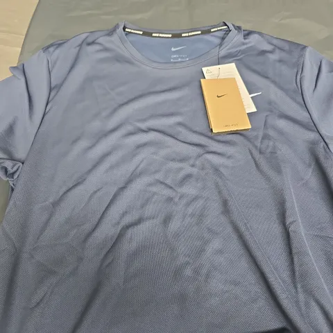 NIKE RUNNING TSHIRT IN BLUE SIZE M