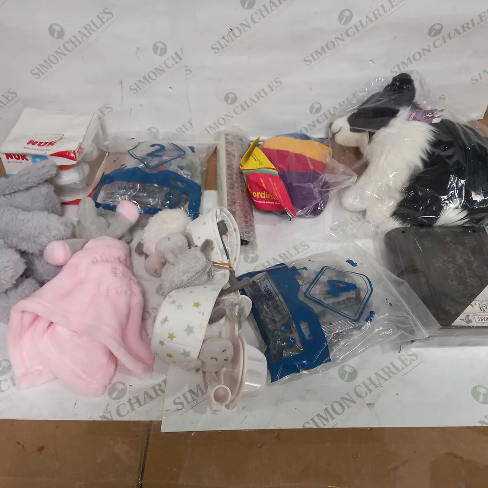 LOT OF APPROX 10 ASSORTED ITEMS TO INCLUDE BABY TOYS, MONEY TIN, LEGO ETC