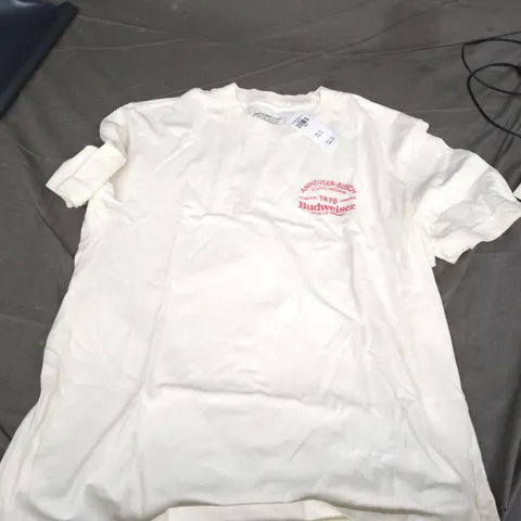 ABERCROMBIE & FITCH WHITE T‑SHIRT WITH BUDWEISER GRAPHIC – SIZE S