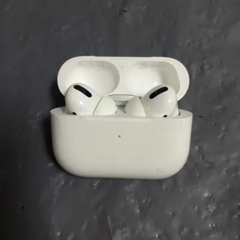 PAIR OF APPLE AIRPODS PRO IN WHITE