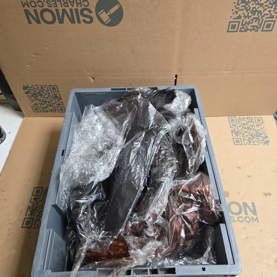 TOTE OF 8 ASSORTED FAKE HAIR 