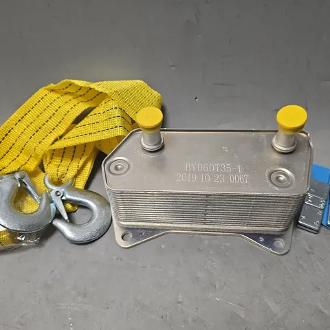 APPROXIMATELY 8 ASSORTED ITEMS TO INCLUDE - CLIP STRAPS , WEIGHT BALANCING WEIGHTS ETC