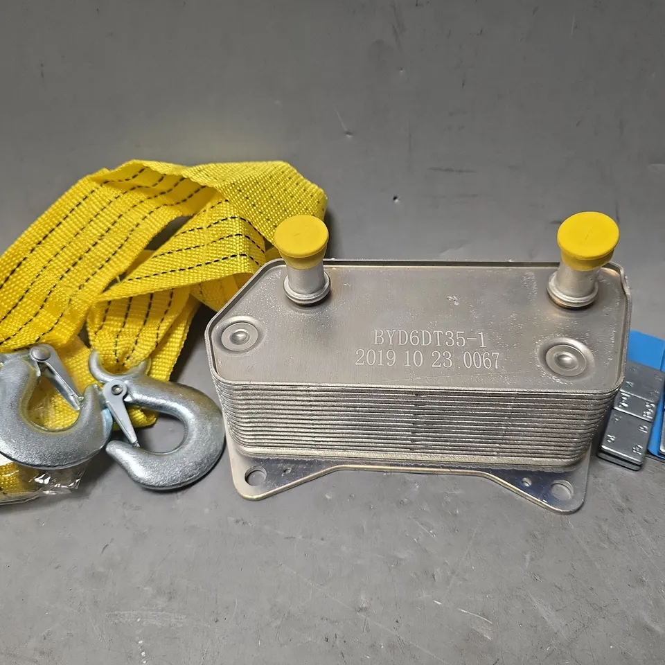APPROXIMATELY 8 ASSORTED ITEMS TO INCLUDE - CLIP STRAPS , WEIGHT BALANCING WEIGHTS ETC