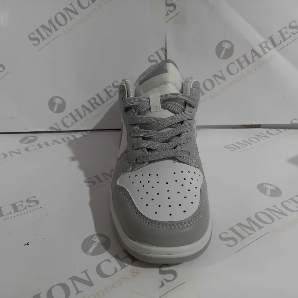 NIKE DUNKS IN GREY & WHITE - UK 6 
