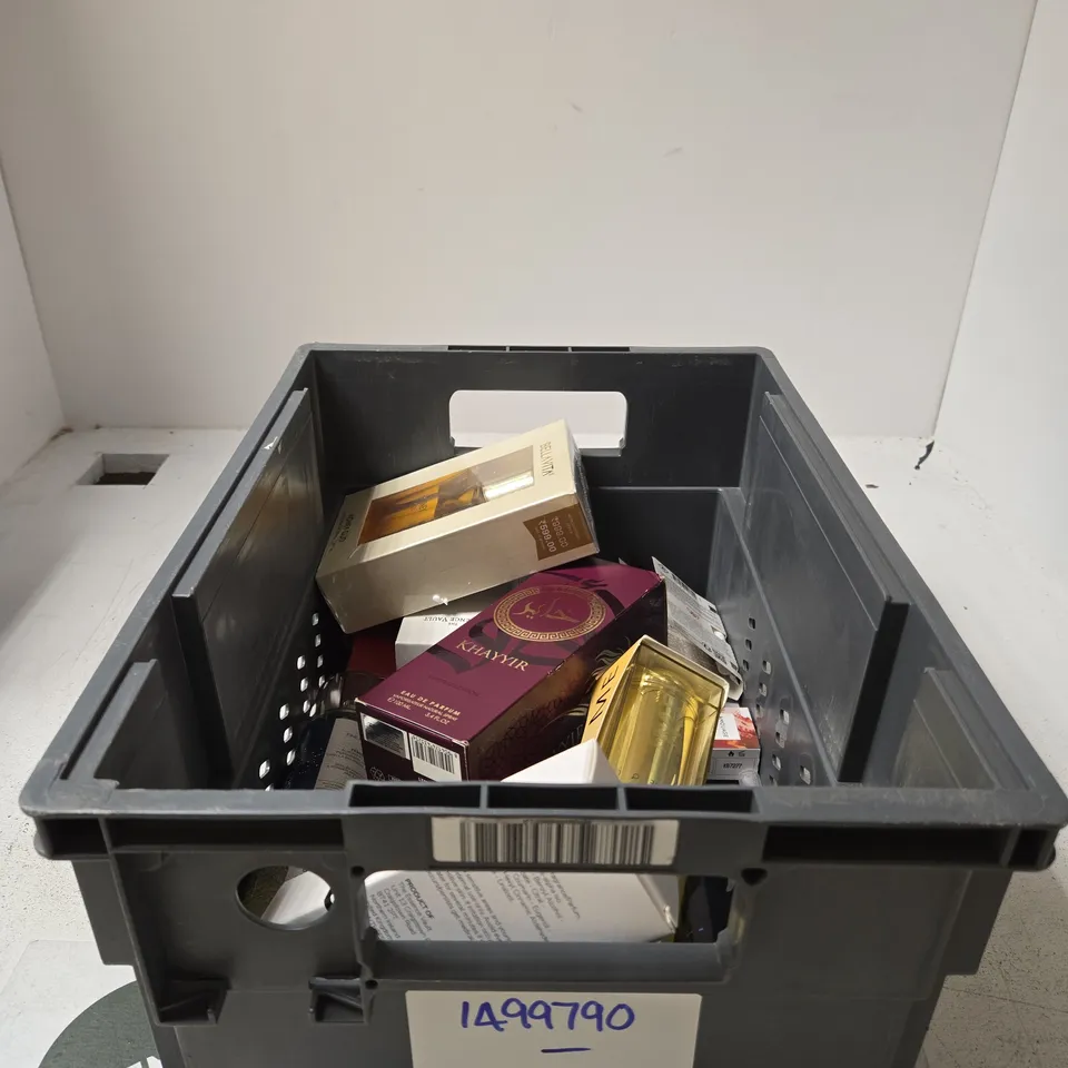 TOTE OF APPROXIMATELY 20 ASSORTED FRAGRANCE ITEMS TO INCLUDE BELLAVITA HONEY OUD, COLOUR ME GOLD, THE ESSENCE VAULT, KHAYYIR, AVENTOS BLUE FOR HIM ETC