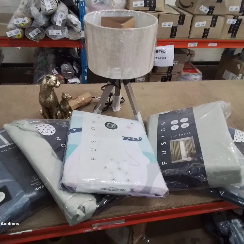 SELECTION OF APPROXIMATELY 10X QUALITY CURTAINS AND DUVETS AND HOUSEHOLD ITEMS (SIZES AND PATTERNS VARY)