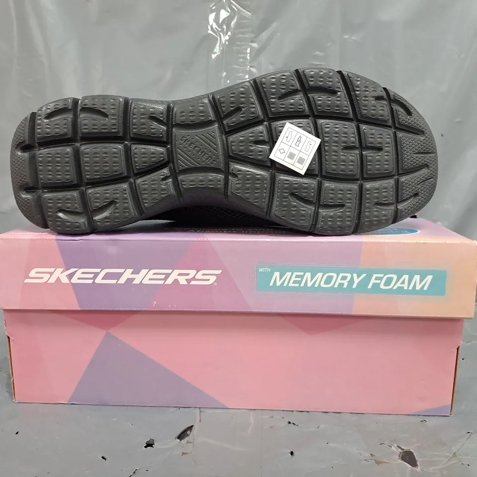 BOXED PAIR OF SKECHERS SLIP-ON SHOES IN BLACK SIZE UK 8