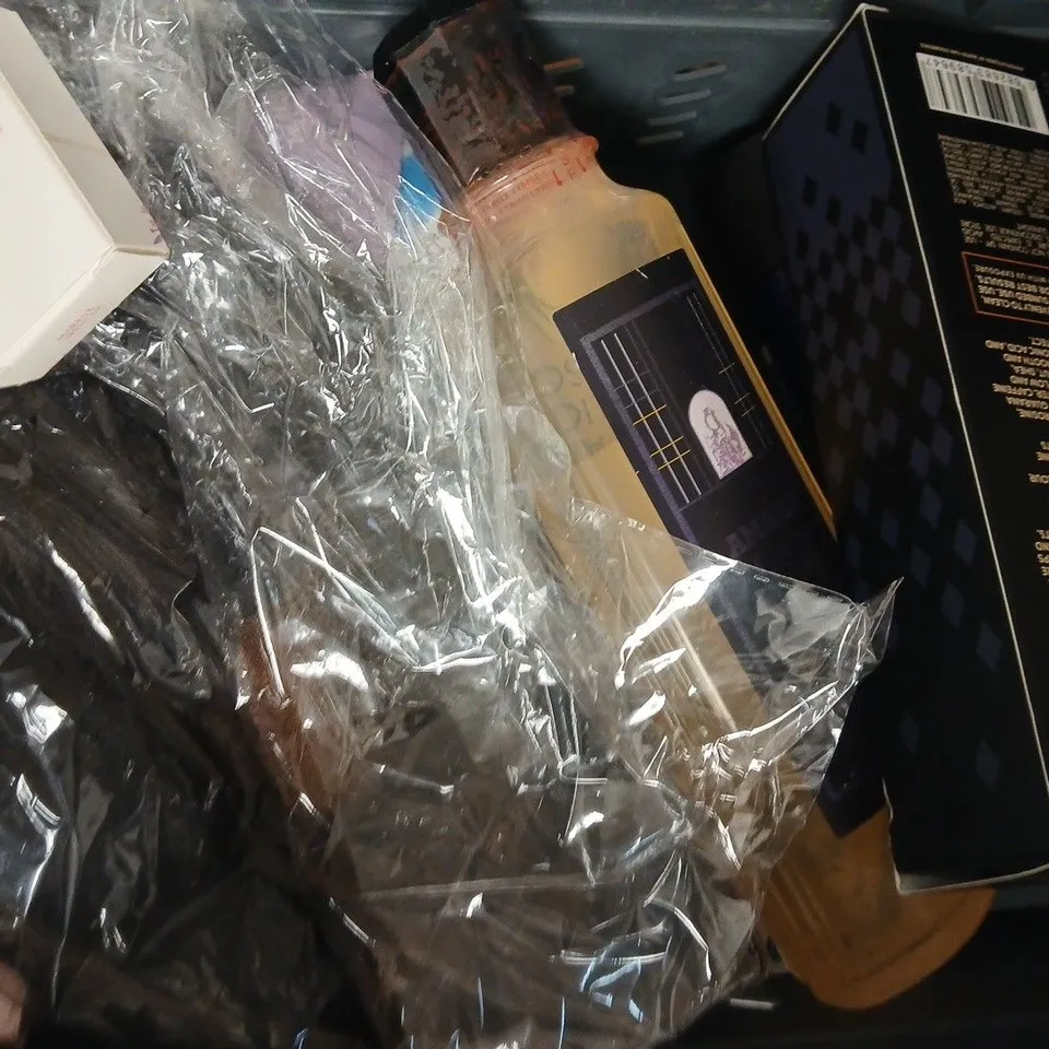 APPROXIMATELY 10 ASSORTED COSMETIC ITEMS INCLUDING VARIOUS MAKES AND BRANDS - COLLECTION ONLY