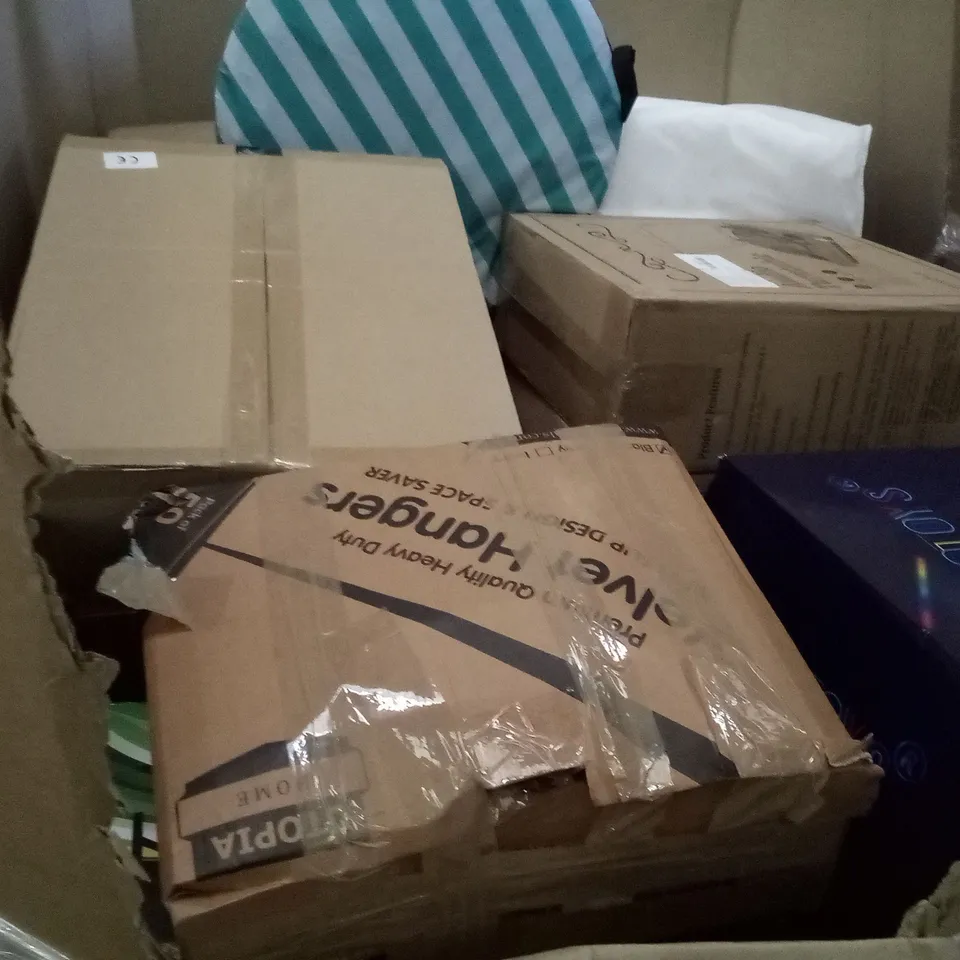 PALLET OF ASSORTED ITEMS INCLUDING LAPTOP STAND, 5 TRAYS FOOD DEHYDRATOR MACHINE, FOOTBOTTOM CURE MASSAGER,LOW PROFILE DOUBLE ARM TV MOUNT  