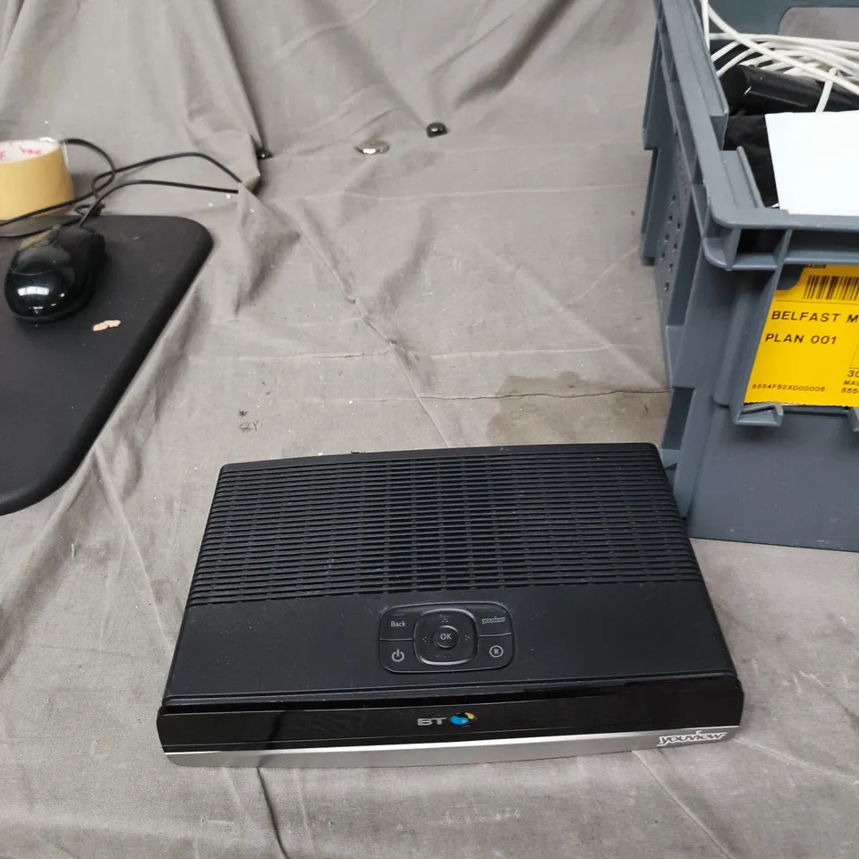 TOTE OF APPROXIMATELY 12 ASSORTED ITEMS TO INCLUDE:  BT ROUTER 