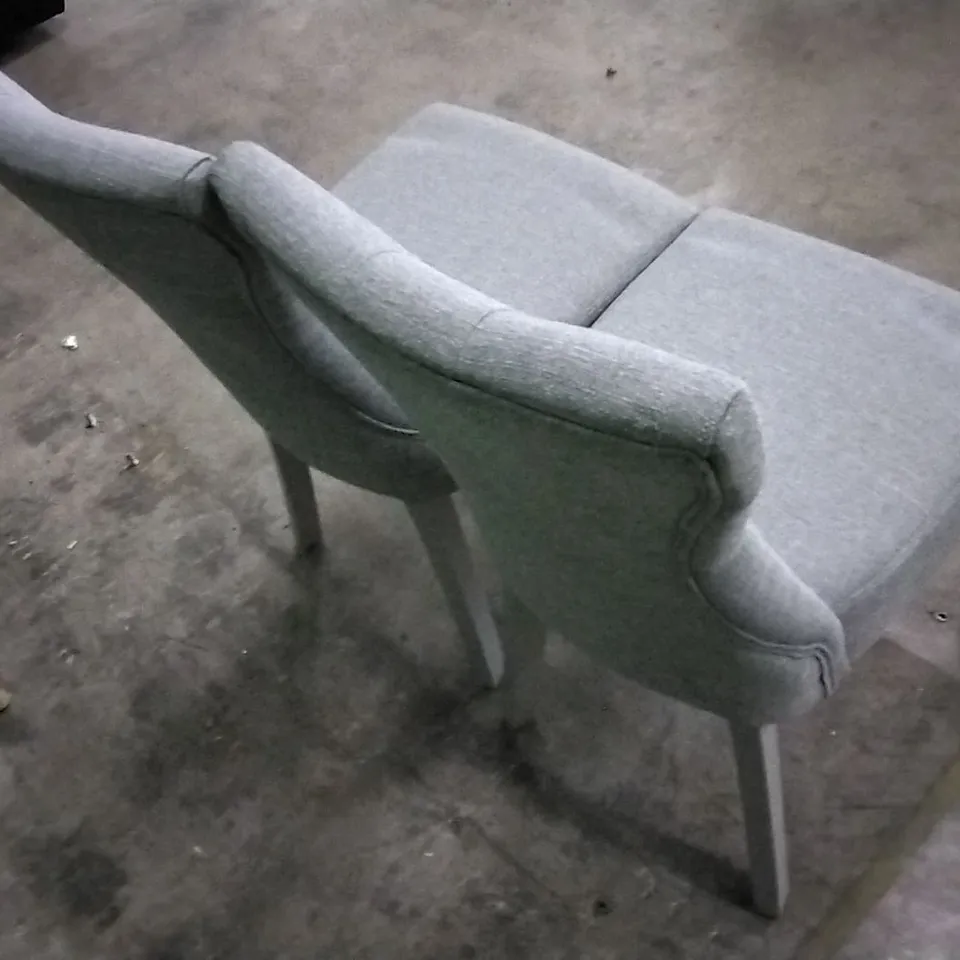 SET OF 2 LIGHT GREY FABRIC BUTTONBACK DINING CHAIRS WITH GREY WOODEN LEGS