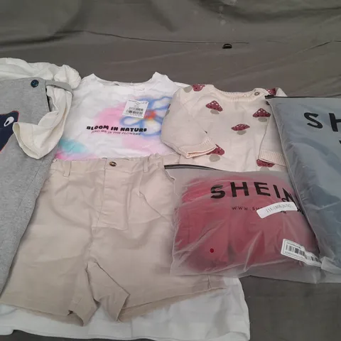 APPROXIMATELY 30 ASSORTED KIDS CLOTHING IN VARIOUS STYLES TO INCLUDE SIZES 18-24 MONTHS, 7 YEARS, 8-9 YEARS