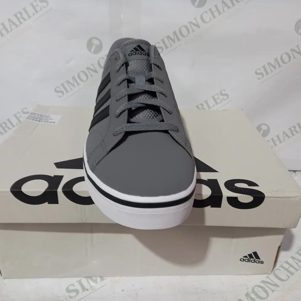 BOXED PAIR OF ADIDAS VS PACE 2.0 IN GREY/BLACK UK SIZE 8.5