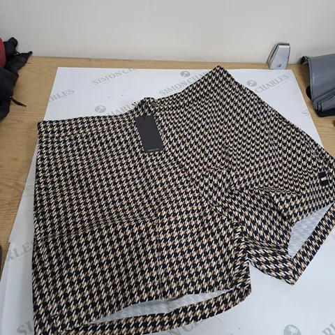 HUGO BOSS CHEQUARED SWIM SHORTS SIZE XXL 