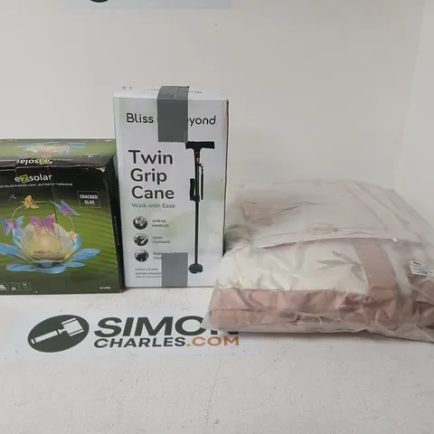 APPROXIMATELY 15 ASSORTED HOUSEHOLD ITEMS TO INCLUDE BEDDING, WALKING CANE AND A SOLAR LAMP