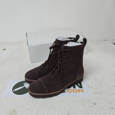 VIONIC LANI II BOOTS β WOMENβS BROWN SUEDE, UK 7 (US 9.5)