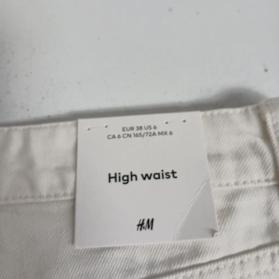 H&M WHITE HIGH WAIST SHORTS – EUR 38 (US 6) – WOMEN'S