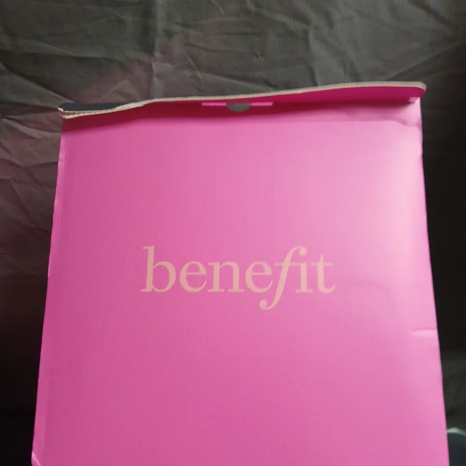 Benefit Cosmetics Gift Set -  Gift Box with Miniatures 