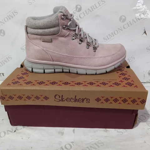 BOXED PAIR OF SKECHERS MEMORY FOAM SHOES IN PINK UK SIZE 6