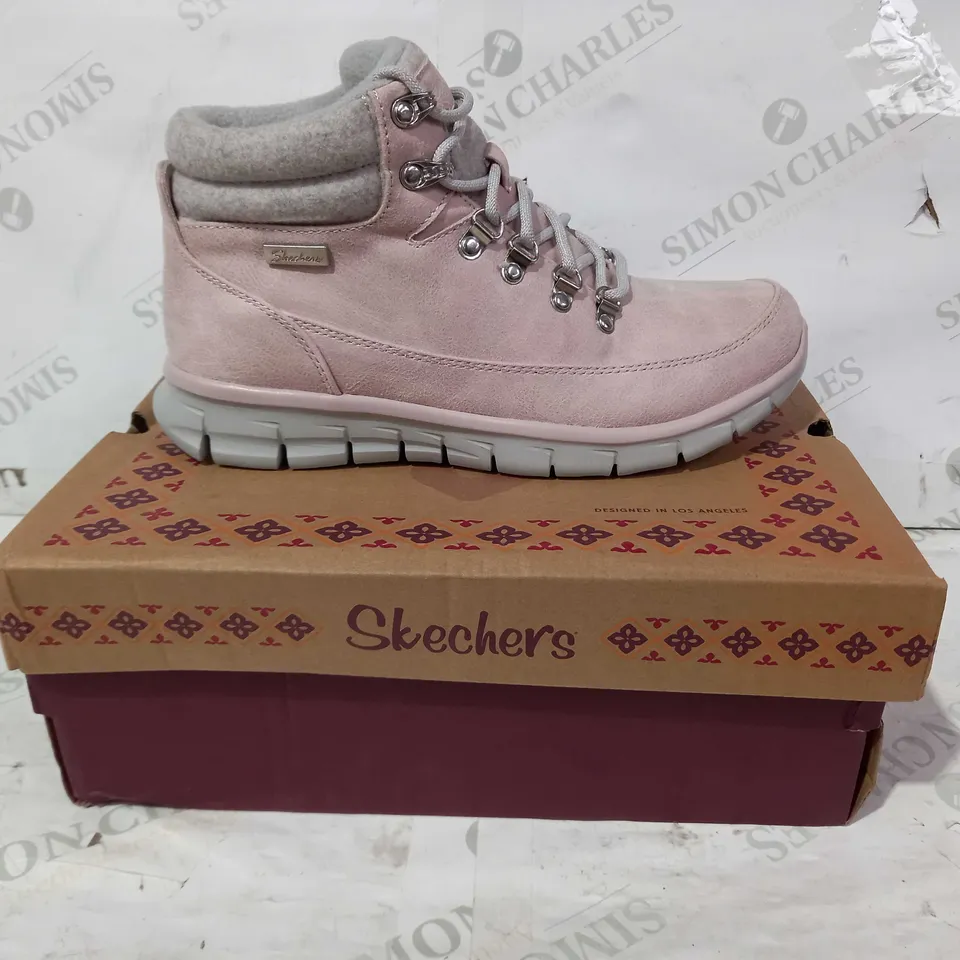 BOXED PAIR OF SKECHERS MEMORY FOAM SHOES IN PINK UK SIZE 6