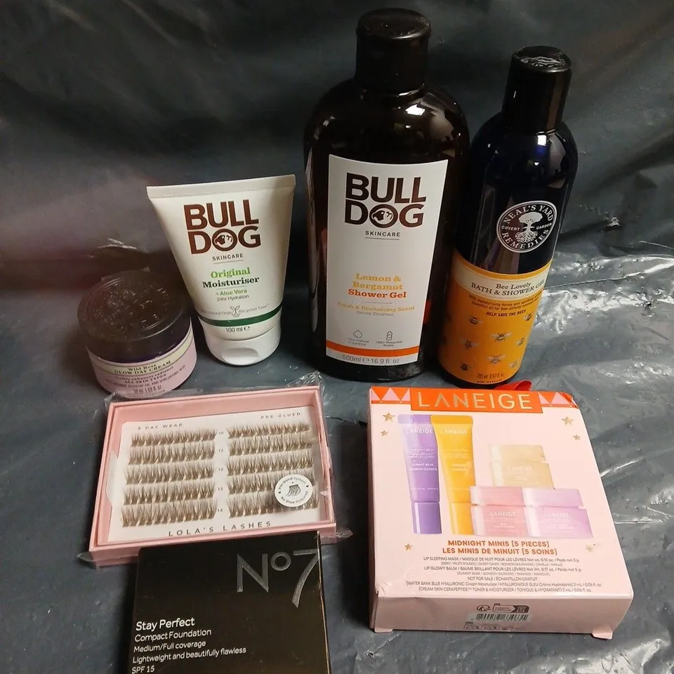 APPROXIMATELY 15 ASSORTED HEALTH & BEAUTY PRODUCTS TO INCLUDE BULL DOG MOISTURISER, NO7 FOUNDATION, NEAL'S YARD SHOWER GEL ETC 