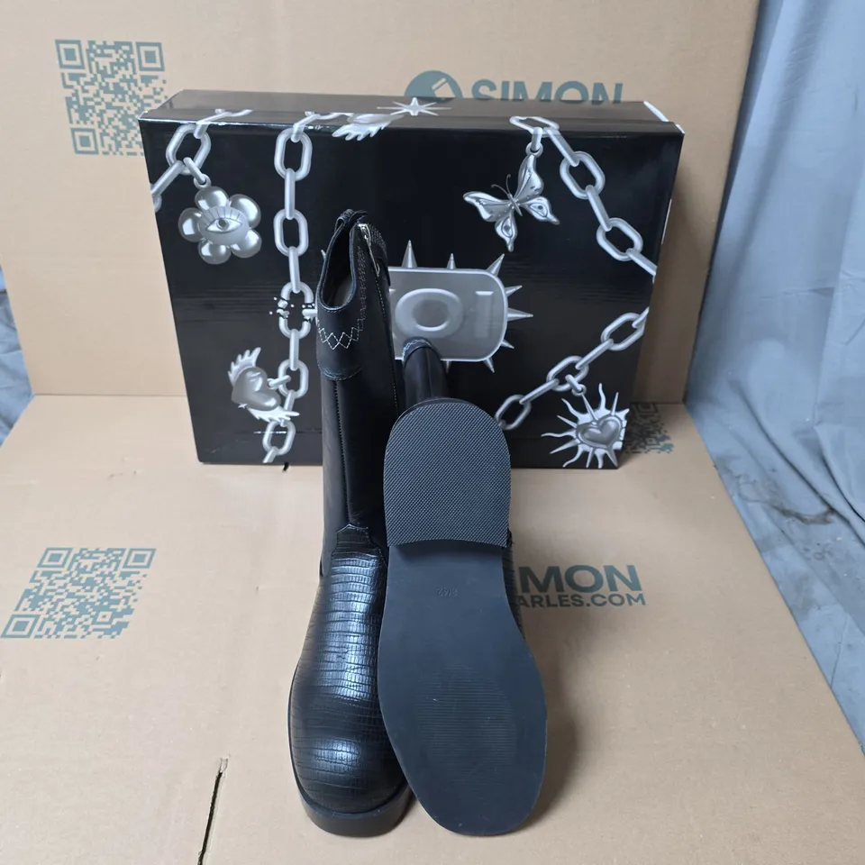 BOXED KOI THE LAST COURTSHIP MENS ORNATE STACKED COWBOY BOOTS BLACK UK SIZE 11 