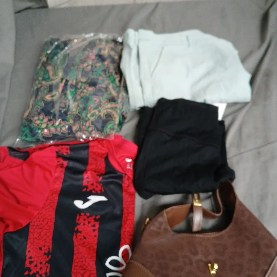 APPROXIMATELY 20 ASSORTED CLOTHING PRODUCTS IN VARIOUS STYLES & SIZES TO INCLUDE PANTS, T-SHIRTS, DRESSES ETC