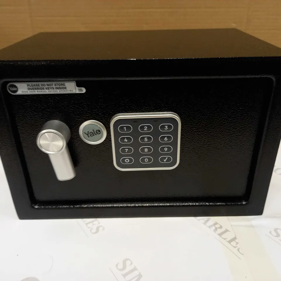 YALE ELECTRONIC SMALL SAFE